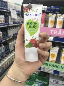 Chị em có thể mua sữa rửa mặt Hazeline tại các cửa hàng mỹ phẩm trên toàn quốc hoặc các shop bán hàng online